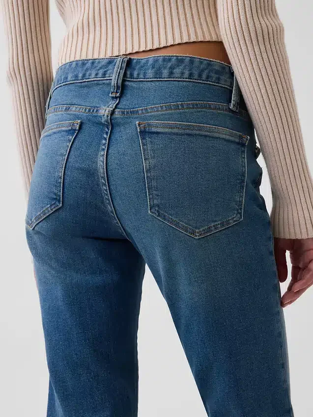 Jeans taille basse, long et ajusté