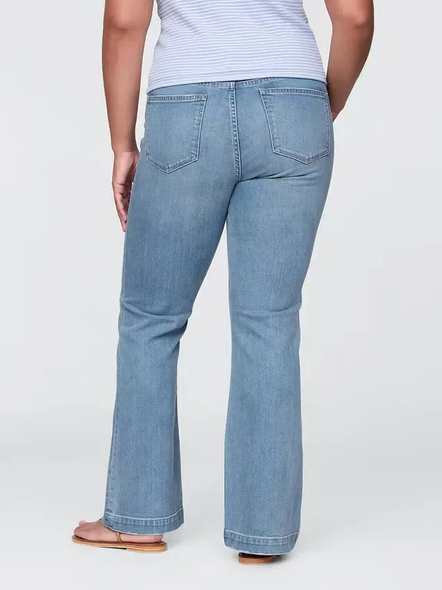 Jeans taille basse, long et ajusté