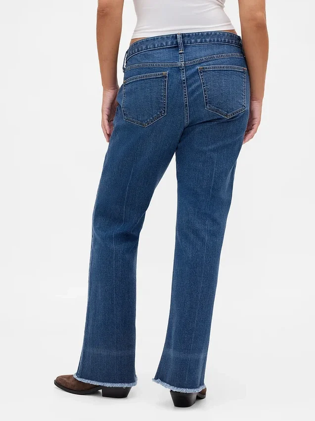 Jeans taille basse, long et ajusté