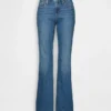 Jeans taille basse, long et ajusté