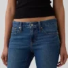 Jeans taille basse, long et ajusté