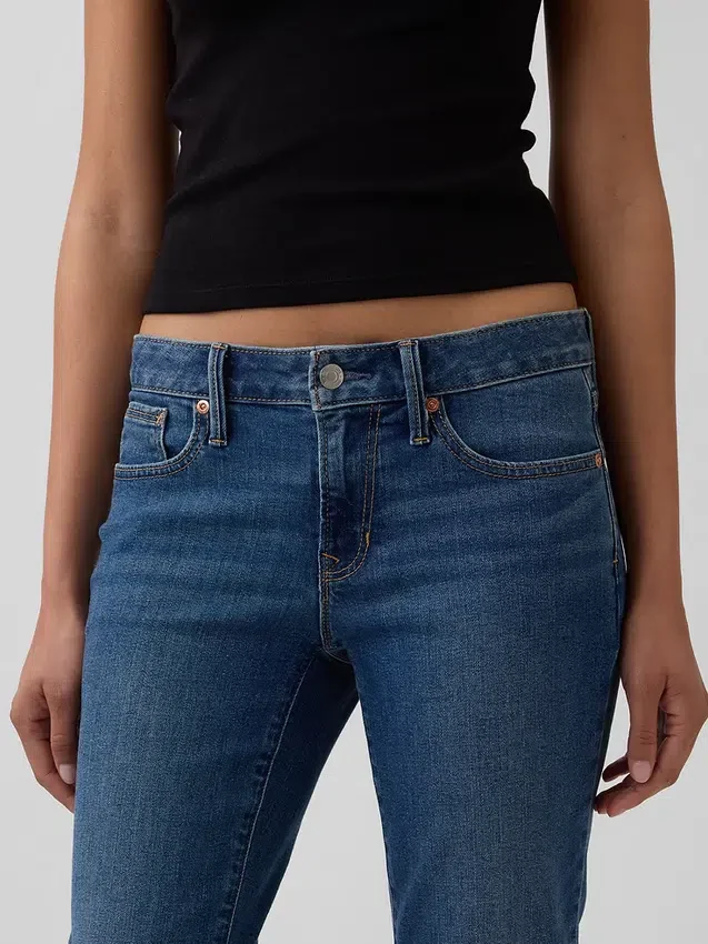 Jeans taille basse, long et ajusté