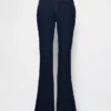 Jeans taille basse, long et ajusté
