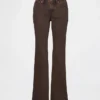 Jeans taille basse, long et ajusté