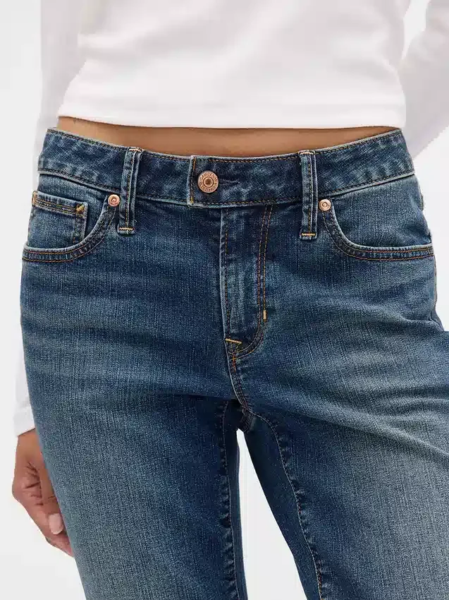 Jeans taille basse, long et ajusté