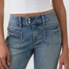 Jeans taille basse, long et ajusté