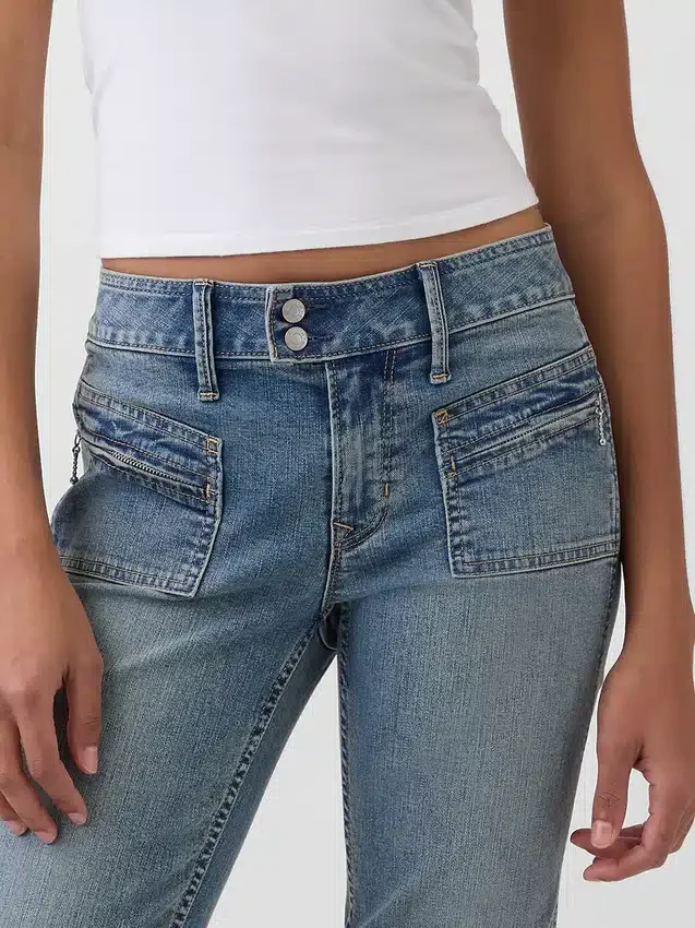 Jeans taille basse, long et ajusté