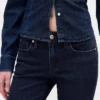 Jeans taille basse, long et ajusté
