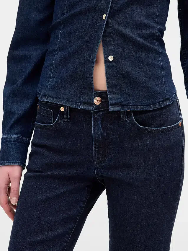Jeans taille basse, long et ajusté
