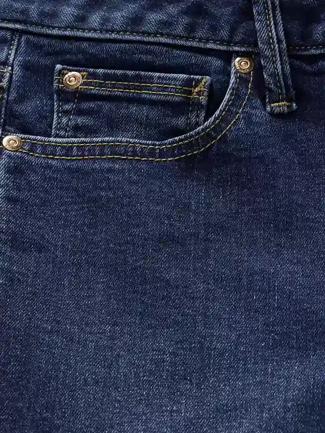 Jeans taille basse, long et ajusté