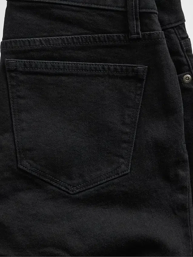 Jeans taille basse, long et ajusté