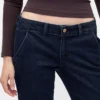 Jeans taille basse, long et ajusté