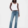 Jeans taille basse, long et ajusté, à lacets