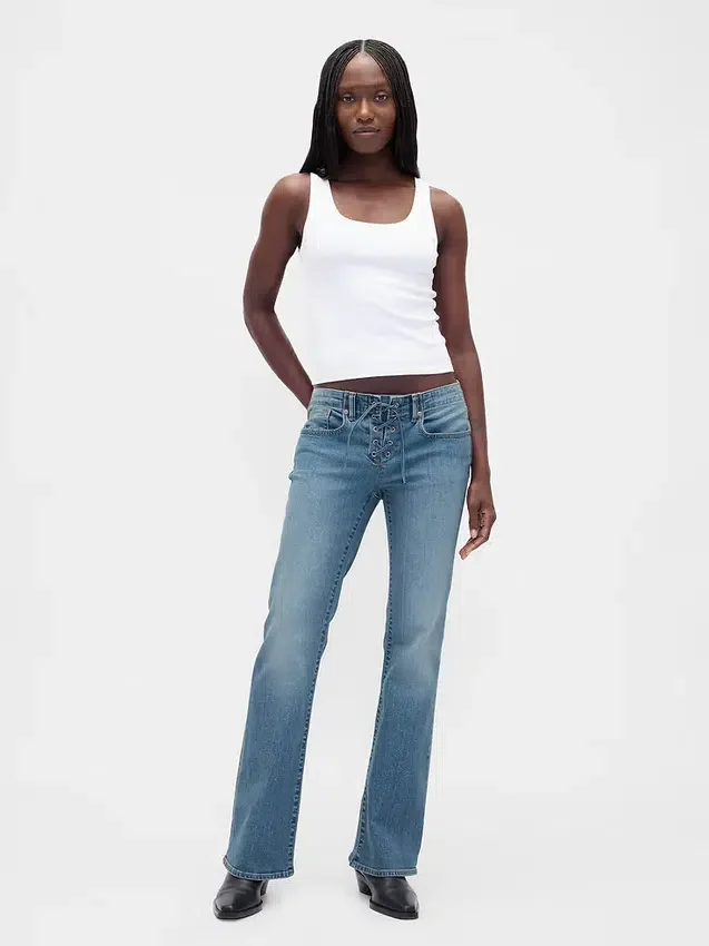Jeans taille basse, long et ajusté, à lacets