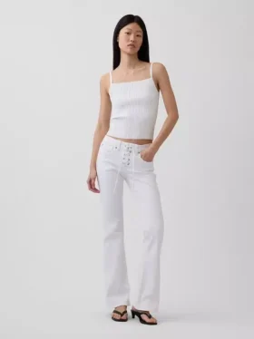 Jeans taille basse, long et ajusté, à lacets