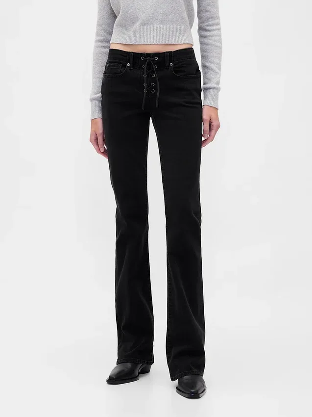 Jeans taille basse, long et ajusté, à lacets