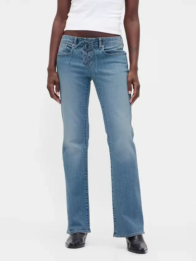 Jeans taille basse, long et ajusté, à lacets