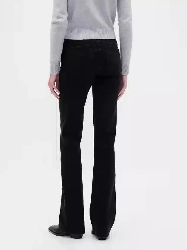Jeans taille basse, long et ajusté, à lacets