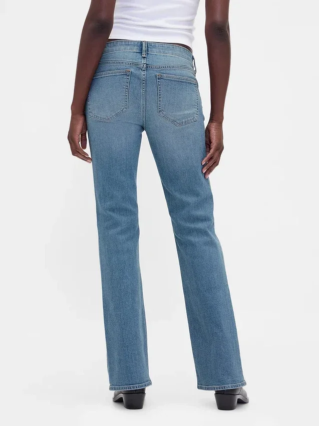 Jeans taille basse, long et ajusté, à lacets
