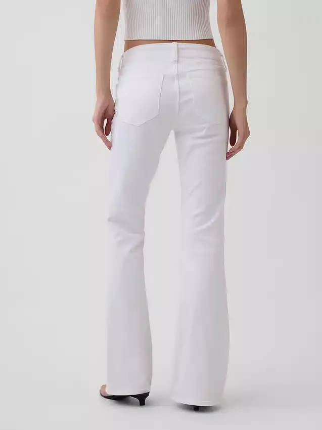 Jeans taille basse, long et ajusté, à lacets