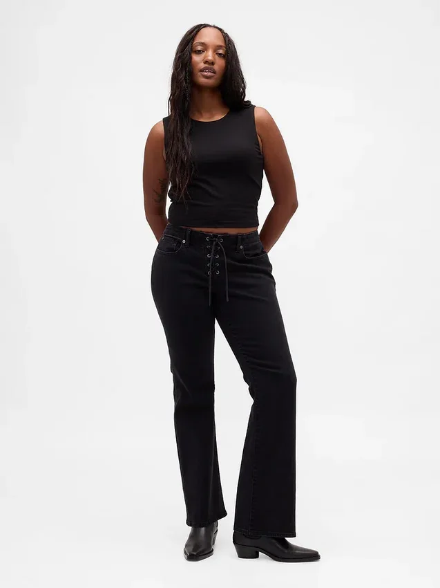 Jeans taille basse, long et ajusté, à lacets