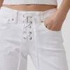 Jeans taille basse, long et ajusté, à lacets