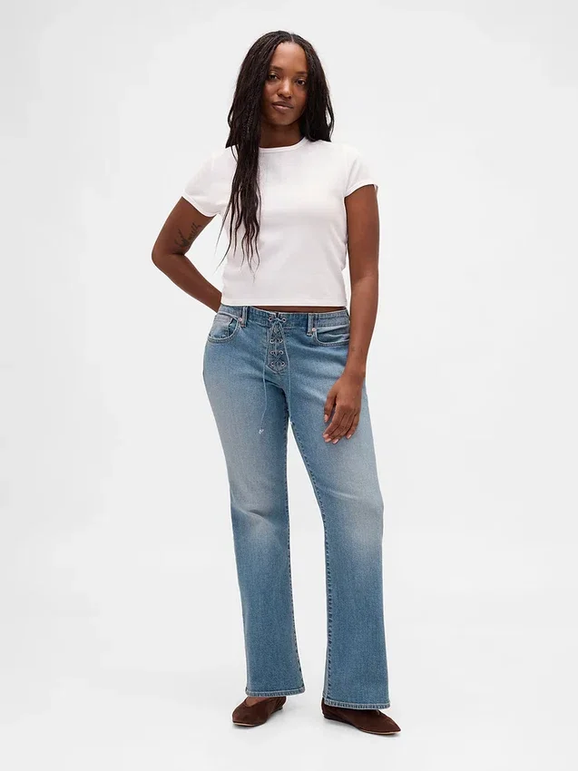 Jeans taille basse, long et ajusté, à lacets