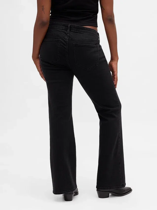 Jeans taille basse, long et ajusté, à lacets