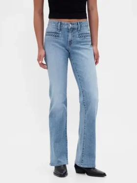 Jeans taille basse à poches tressées, coupe longue et ajustée