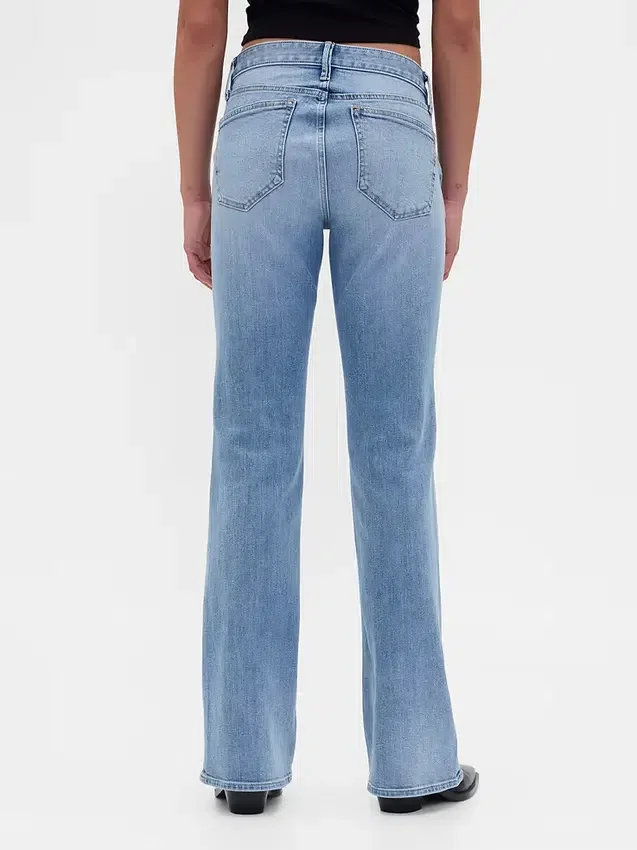 Jeans taille basse à poches tressées, coupe longue et ajustée
