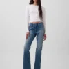 Jeans taille basse, rigides, long et ajusté