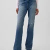 Jeans taille basse, rigides, long et ajusté