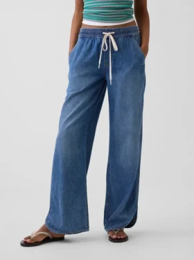Jeans taille basse ultra-doux, ample style années 90, à ourlet en forme de dauphin
