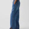 Jeans taille basse ultra-doux, ample style années 90, à ourlet en forme de dauphin