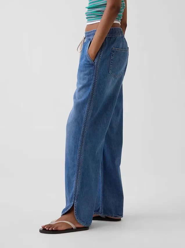 Jeans taille basse ultra-doux, ample style années 90, à ourlet en forme de dauphin