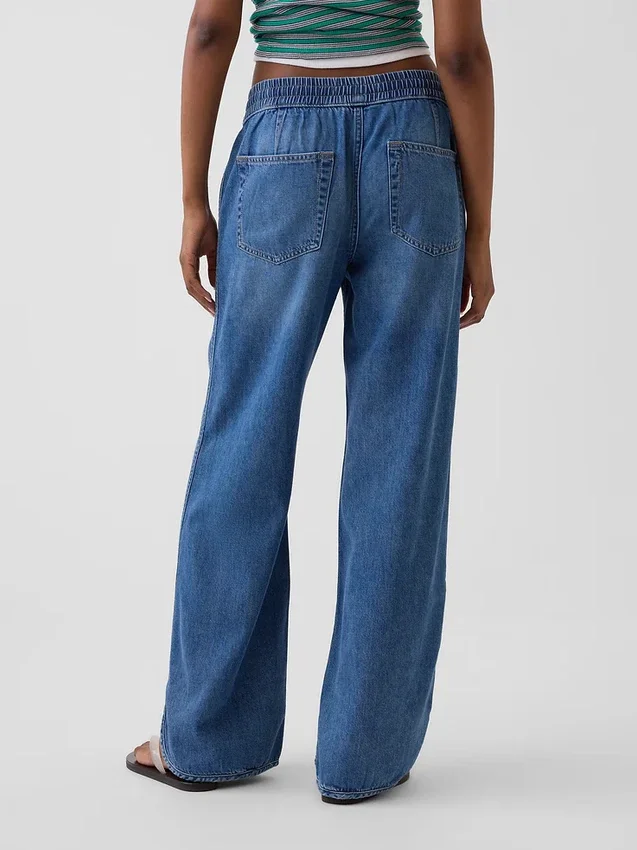 Jeans taille basse ultra-doux, ample style années 90, à ourlet en forme de dauphin