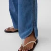 Jeans taille basse ultra-doux, ample style années 90, à ourlet en forme de dauphin