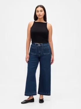 Jeans taille haute à coupe ample et jambes larges, longueur cheville, pour silhouettes rondes