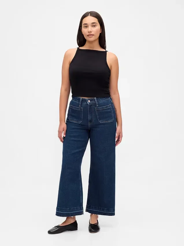 Jeans taille haute à coupe ample et jambes larges, longueur cheville, pour silhouettes rondes