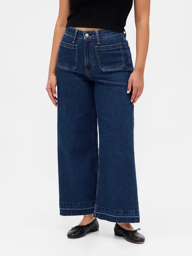 Jeans taille haute à coupe ample et jambes larges, longueur cheville, pour silhouettes rondes
