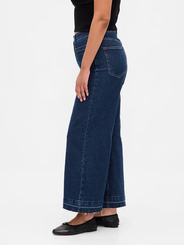 Jeans taille haute à coupe ample et jambes larges, longueur cheville, pour silhouettes rondes