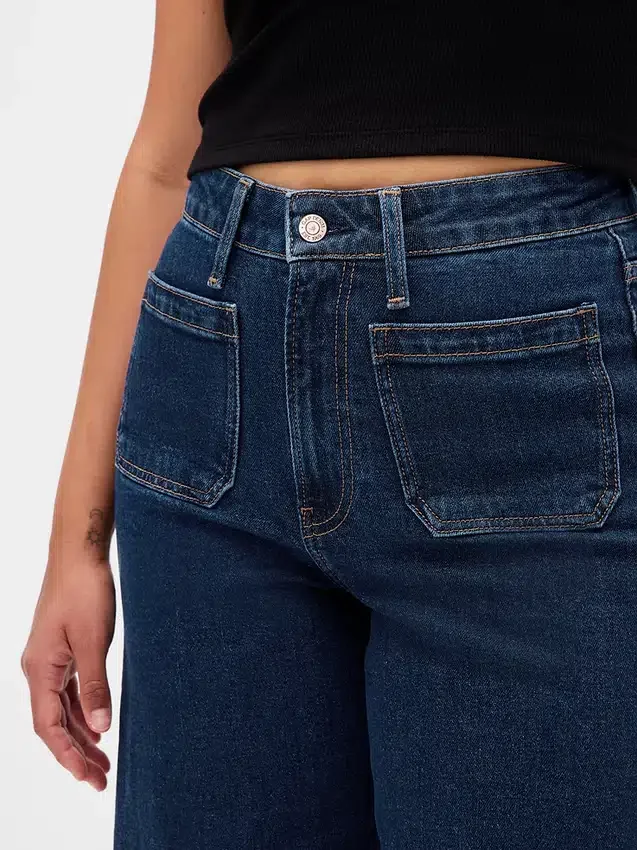 Jeans taille haute à coupe ample et jambes larges, longueur cheville, pour silhouettes rondes