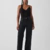 Jeans à taille haute et coupe large pour les silhouettes rondes