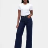 Jeans à taille haute et coupe large pour les silhouettes rondes