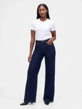 Jeans à taille haute et coupe large pour les silhouettes rondes