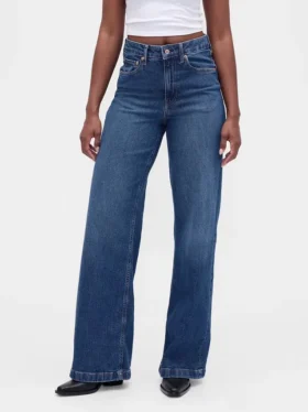 Jeans à taille haute et coupe large pour les silhouettes rondes