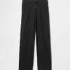 Jeans à taille haute et coupe large pour les silhouettes rondes