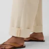 Jeans taille haute à jambes larges et longueur cheville