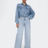 Jeans taille haute à jambes larges et revers