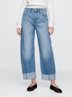 Jeans taille haute à jambes larges et revers